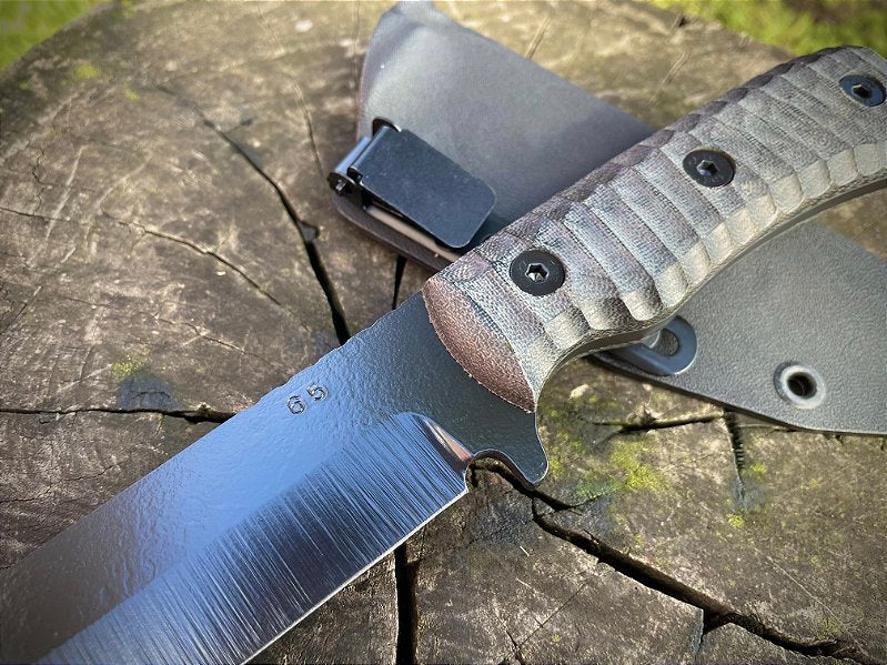 Faca de Sobrevivência Modelo Jungle Cabo Texturizado Bainha em Kydex