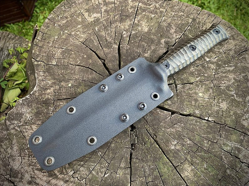 Adaga modelo Stinger